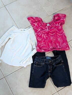 Old Navy Hot Pink Floral Short-Sleeve Top, White Top, Skinny Jeans Size 8 Girl